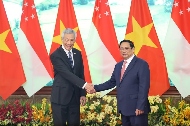 Sau lễ đón, Thủ tướng Phạm Minh Chính và Thủ tướng Singapore Lý Hiển Long tiến hành hội đàm. Ảnh: VGP/Nhật Bắc