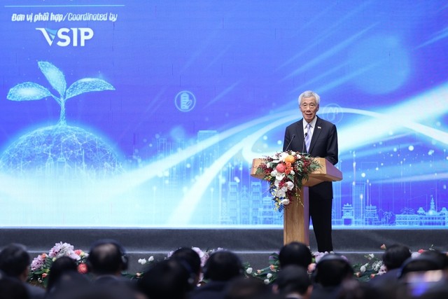 Thủ tướng Lý Hiển Long khẳng định Singapore rất vui mừng và vinh dự được đóng góp vào sự phát triển của Việt Nam thời gian qua. Ảnh: VGP/Nhật Bắc
