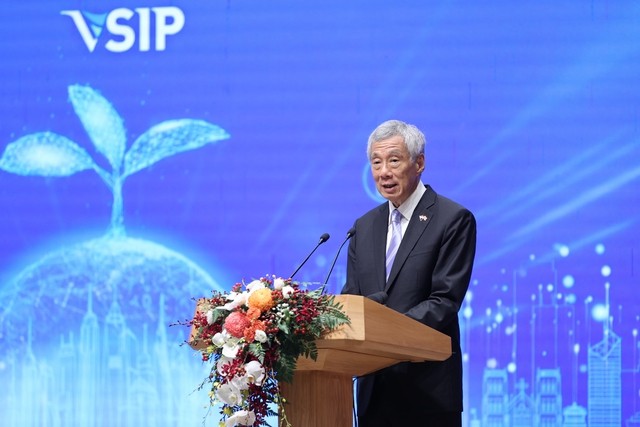 Thủ tướng Lý Hiển Long cho rằng, hoạt động của các khu VSIP cho thấy sự hợp tác bền chặt và niềm tin chung của hai nước vào sự phát triển. Ảnh: VGP/Nhật Bắc