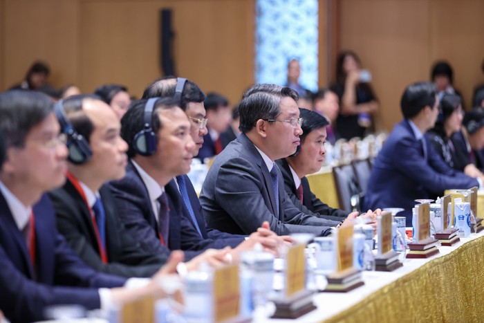 Dự hội nghị có hơn 500 đại biểu là lãnh đạo các bộ, ngành, tỉnh, thành phố và hơn 150 doanh nghiệp hai nước Việt Nam, Singapore. Ảnh: VGP/Nhật Bắc