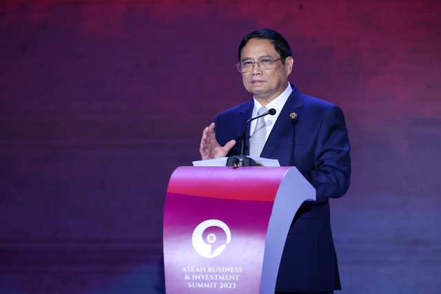 Thủ tướng kêu gọi các doanh nghiệp phát huy tinh thần đoàn kết, góp phần xây dựng ASEAN tự cường, phát triển. Ảnh: VGP/Nhật Bắc