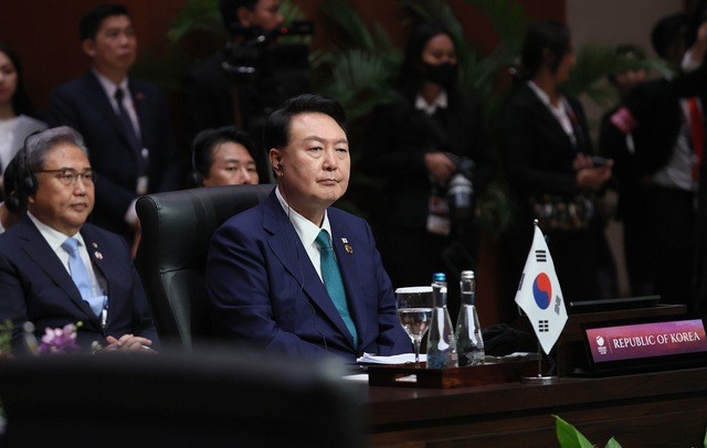 Tổng thống Hàn Quốc Yoon Suk-Yeol cảm ơn Thủ tướng Phạm Minh Chính vì những đóng góp quan trọng của Việt Nam trong vai trò nước điều phối thúc đẩy quan hệ ASEAN-Hàn Quốc phát triển mạnh mẽ. Ảnh: VGP/Nhật Bắc