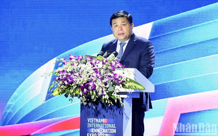 Bộ trưởng Kế hoạch và Đầu tư Nguyễn Chí Dũng phát biểu tại buổi lễ.