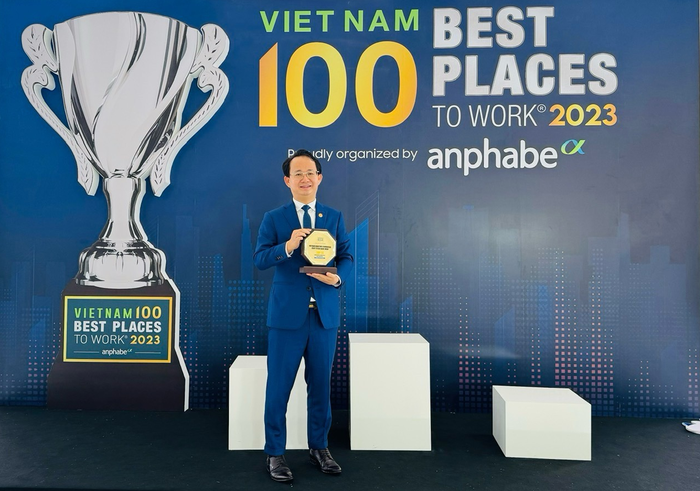 Ông Nguyễn Ngọc Cương – Giám đốc Nhân sự đại diện MSB nhận giải thưởng.