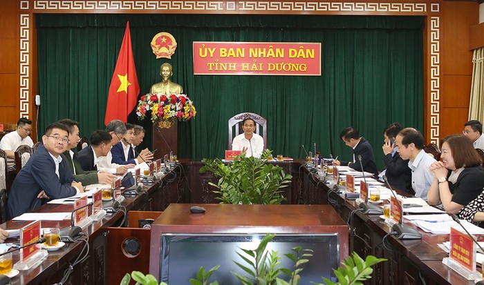 Ông Lưu Văn Bản – Phó Chủ tịch Thường trực Uỷ ban nhân dân tỉnh Hải Dương chủ trì buổi làm việc.