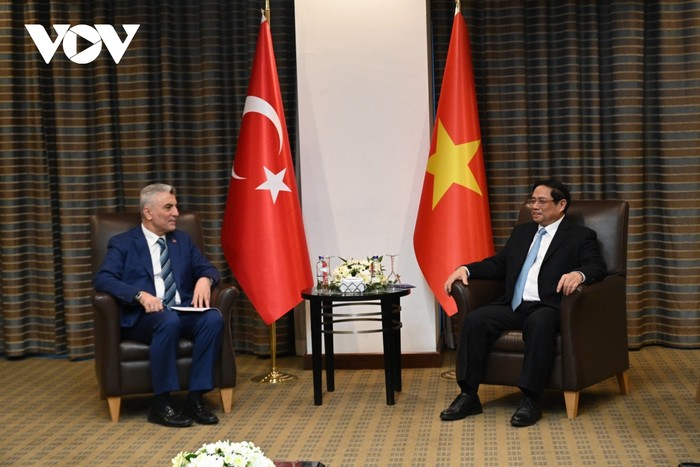 Thủ tướng Chính phủ Phạm Minh Chính và Bộ trưởng Thương mại Thổ Nhĩ Kỳ Omer Bolat.