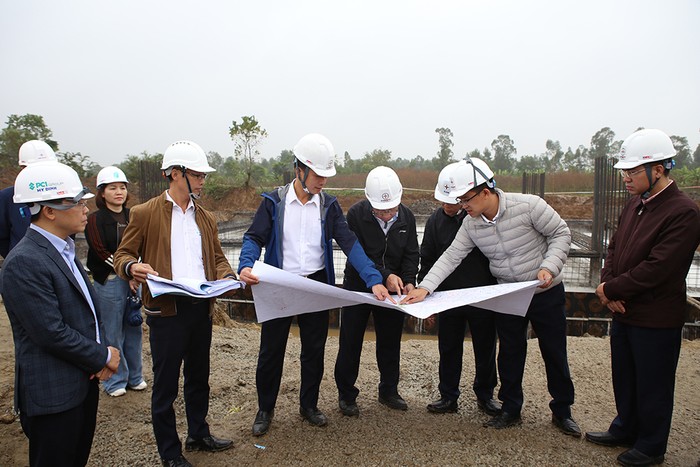 Lãnh đạo EVN và EVNNPT nghe báo cáo tiến độ tổng quan Dự án đường dây 500kV Nhà máy Nhiệt điện Nam Định I – Thanh Hóa.