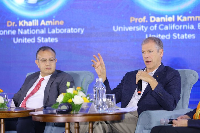 Giáo sư Daniel Kammen phát biểu tại Tọa đàm Khoa học và Cuộc sống trong khuôn khổ Tuần lễ Khoa học Công nghệ VinFuture 2022 (Ảnh: VFT)