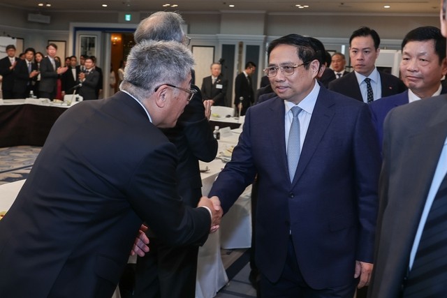 Thủ tướng Phạm Minh Chính gặp gỡ, làm việc với các tập đoàn, doanh nghiệp hàng đầu của Nhật Bản về hợp tác phát triển vi mạch bán dẫn và hệ sinh thái đi cùng. Ảnh: VGP/Nhật Bắc