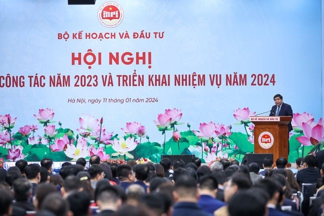Bộ trưởng Bộ Kế hoạch và Đầu tư Nguyễn Chí Dũng phát biểu tại hội nghị. Ảnh: VGP/Nhật Bắc