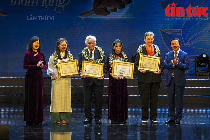 Tôn vinh Thầy thuốc Việt Nam và trao giải cuộc thi viết 'Sự hy sinh thầm lặng' lần VI- Ảnh 3.