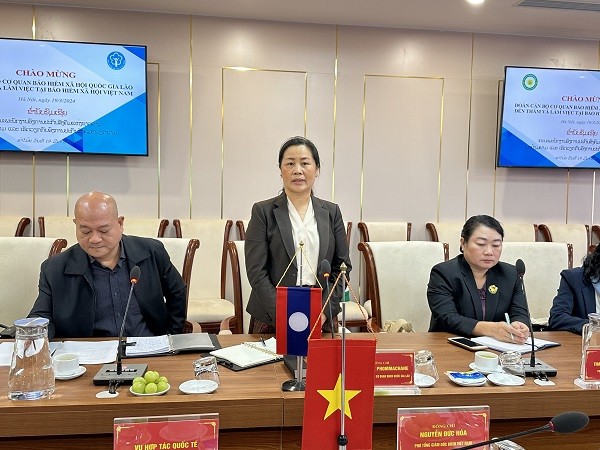 Phó Tổng Giám đốc cơ quan BHXH Quốc gia Lào Bouahome Phommachane phát biểu.jpg