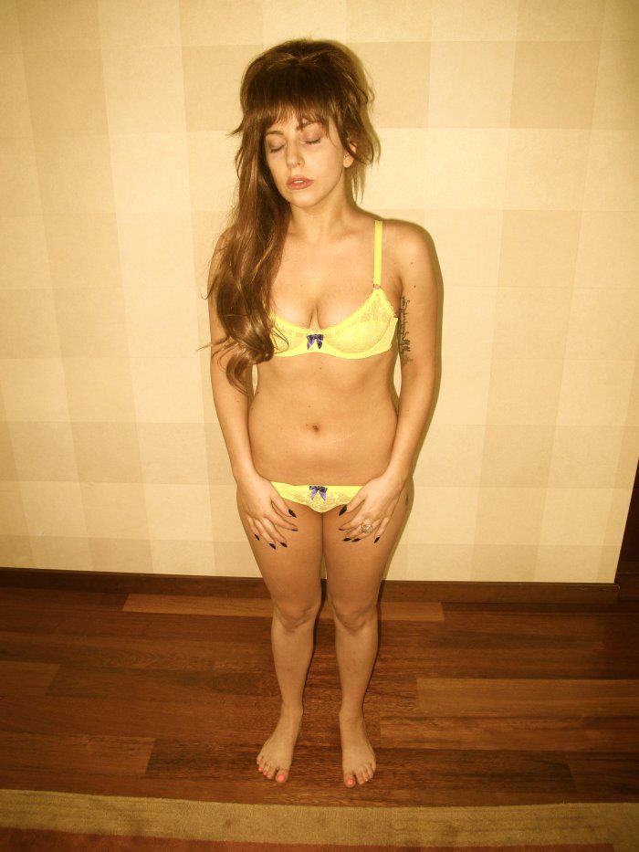 Còn đây là hình ảnh mới nhất của Lady Gaga đăng lên để kêu gọi "cách mạng về thân thể".