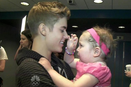 Khoảnh khắc hạnh phúc giữa Justin và fan hâm mộ nhỏ tuổi - Avalanna