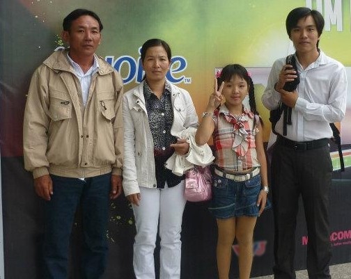Quỳnh Như cùng gia đình đi thi Vietnam's Got Talent 2011.