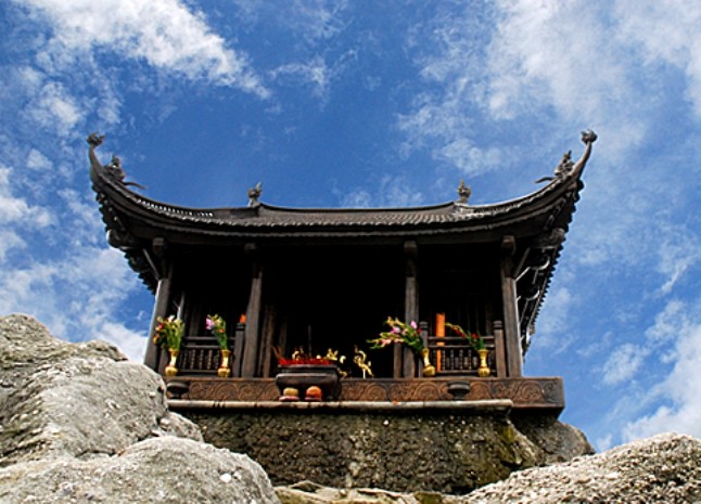 Thăm ngồi chùa bằng đồng lớn nhất Việt Nam