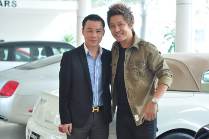 Cường Luxury - Chủ tịch Câu lạc bộ siêu xe Việt Nam (Vietnam Supercar Club) và ca sĩ Tuấn Hưng.