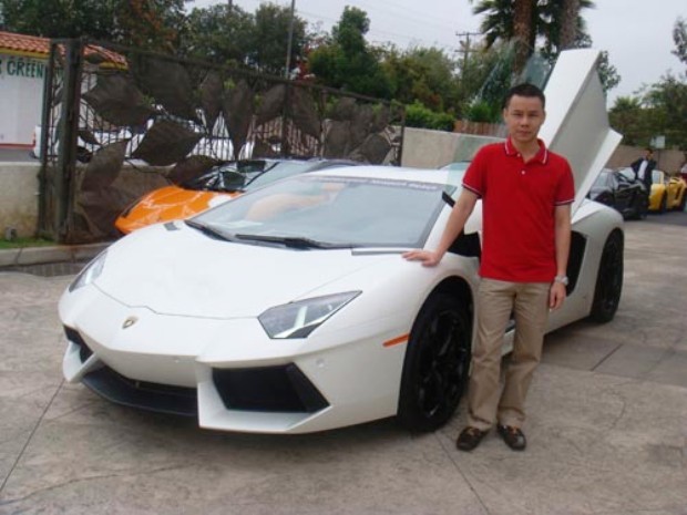 Đại gia 8X Hà Thành, Cường Luxury bên Lamborghini Aventador