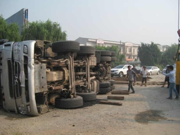 Hiện trường vụ tai nạn giao thông kinh hoàng xảy ra tại Hà Đông - Hà Nội