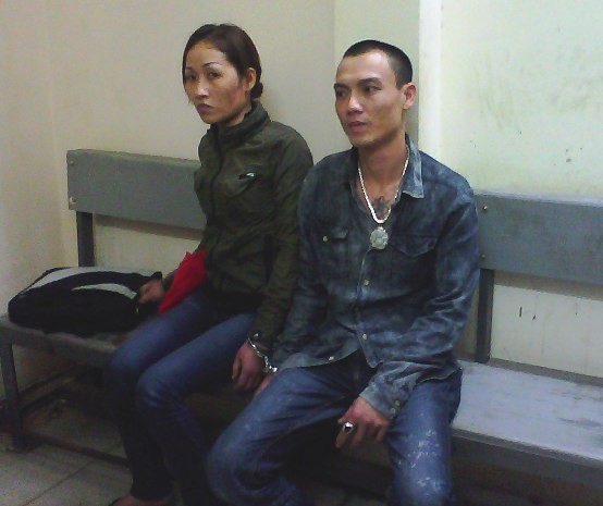 Phạm Thị Ngọc cùng bạn trai tại cơ quan điều tra