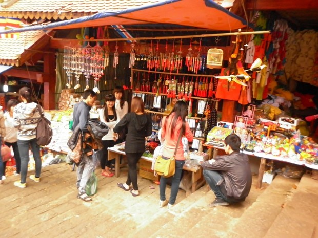Những sản phẩm, quà tặng lưu niệm được bày bán ở đây mang đặc trưng riêng của Yên Tử