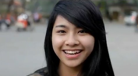 Gương mặt người Hà Nội với nụ cười tươi ở cuối clip để lại ấn tượng đẹp trong lòng người xem.