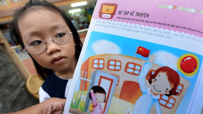 Trang 16 cuốn sách Phát triển toàn diện trí thông minh cho trẻ dành cho các em nhỏ chuẩn bị vào lớp 1 của Nhà xuất bản Dân Trí đăng cờ của Trung Quốc - Ảnh: THUẬN THẮNG