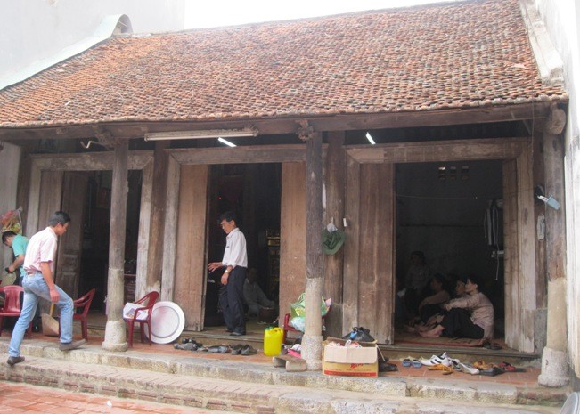 Ngôi nhà cổ của nghệ nhân Nguyễn Thị Khu, hay được gọi là nhà chứa, nơi các liền anh liền chị làng Diềm và liền anh liền chị hát đối đáp