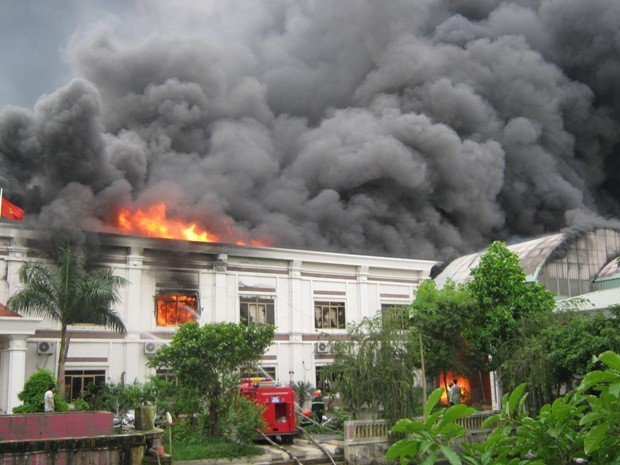 Đám cháy tại Công ty Cổ phần May Xuất khẩu Hà Phong, Bắc Giang, chiều 6/4/2013