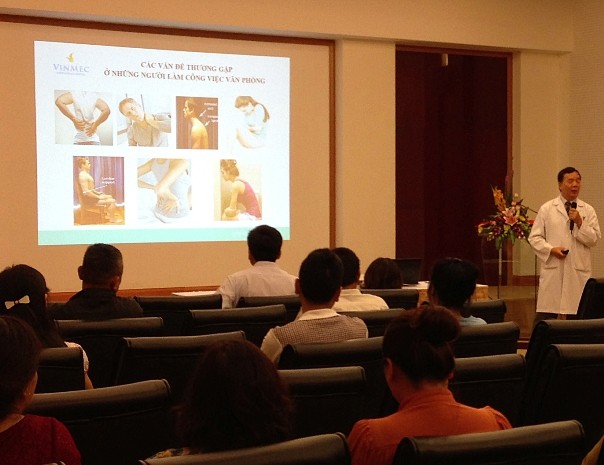PGS. TS Trần Văn Chương, Trưởng khoa Phục hồi chức năng - Bệnh viện Vinmec trình bày tại Hội thảo