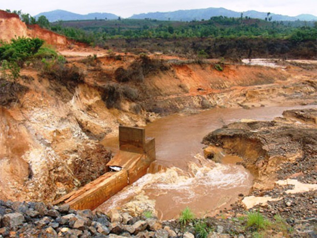 Cảnh hoang tàn sau khi công trình thủy điện Ia Krêl (huyện Đức Cơ, tỉnh Gia Lai) bị vỡ