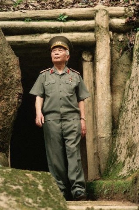 Đại tướng Võ Nguyên Giáp đi thăm lại chiến trường xưa