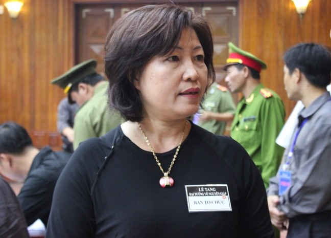 Bà Nguyễn Thị Thanh Hương, Phó chủ tịch HĐND tỉnh Quảng Bình - thành viên Ban tổ chức tang lễ tại Quảng Bình (Ảnh Viết Cường)
