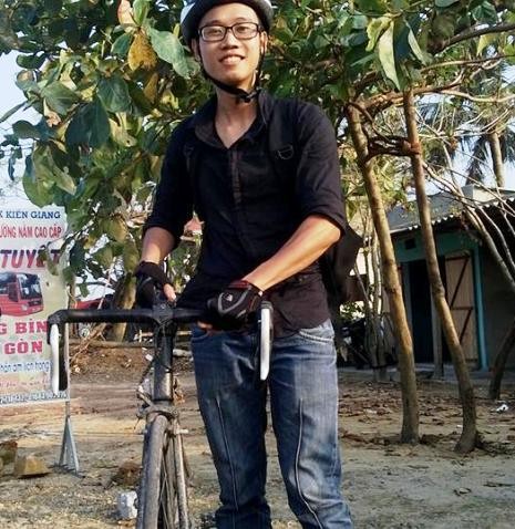 Chàng trai trẻ đạp xe hơn 600km từ Hà Nội vào Quảng Bình để đến viếng Đại tướng Võ Nguyên Giáp