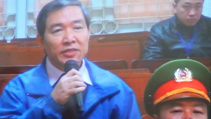 Ông Dương Chí Dũng khai rằng mình được một cán bộ thông báo tin khởi tố, khuyên tạm tắt điện thoại và tạm lánh đi một thời gian.