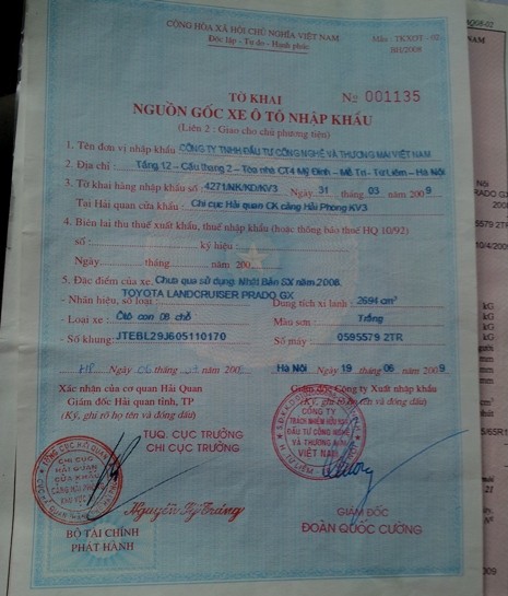 Công ty Đăng Quang (bên bán xe) hiện còn giữ nhiều loại giấy tờ gốc liên quan đến chiếc xe PRAD mà công ty Thanh Bình mua trước đó