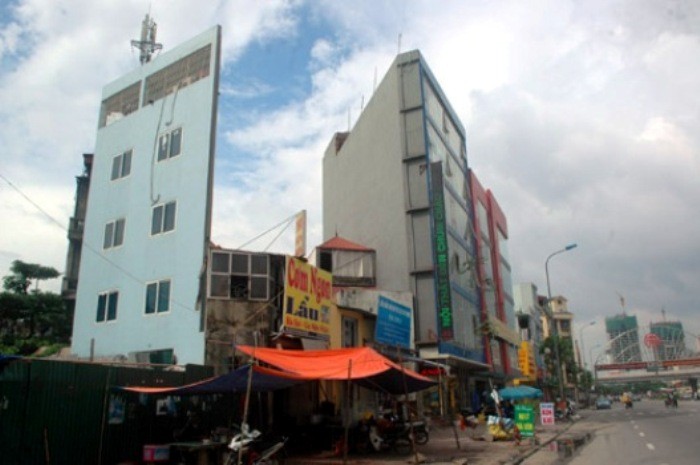Những ngôi nhà méo mó - hình ảnh quen thuộc tại thủ đô Hà Nội (Ảnh Tiến Dũng)