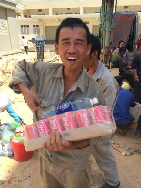Niềm vui của người công nhân Trung Quốc đang làm việc tại Việt Nam
