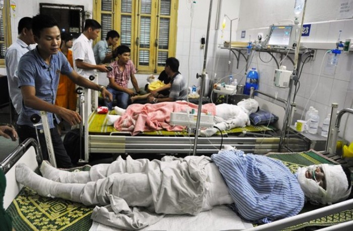 Ba nạn nhân vụ nổ bình gas ở quán bia O2 (Tô Hiệu, Cầu Giấy) đang được điều trị tại Bệnh viện Xanh-Pôn. Ảnh Zing