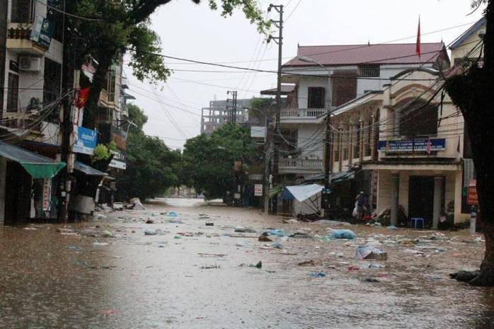 Trận mưa lớn vào đêm qua 19/7 đã khiến nhiều khu vực tại thành phố Lạng Sơn chìm trong biển nước