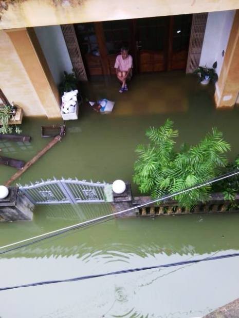 Nhiều hộ dân ở khu Tam Thanh bị ngập sâu trong nước. Đây là khu vực thấp của thành phố Lạng Sơn