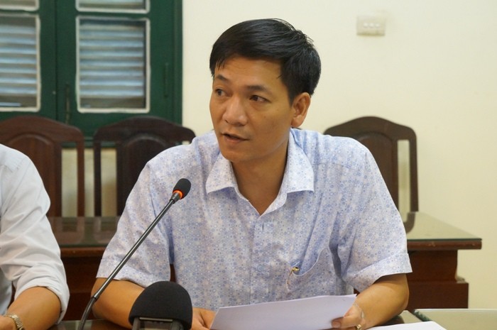 Đồng chí Cao Văn Thái, Đội trưởng Đội điều tra trọng án 1, PC45 thông tin về vụ án. Ảnh VIẾT CƯỜNG