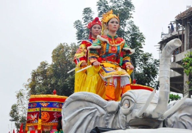Tái hiện cảnh Hai Bà Trưng ra trận tại một lễ hội ở Huế