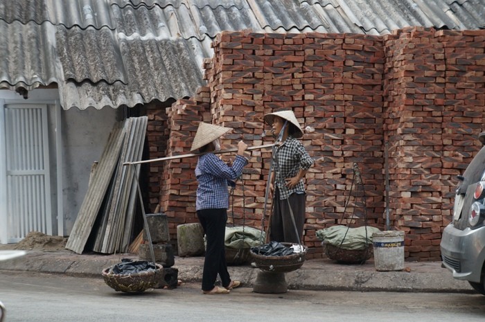 Tuy là thủ đô nhưng số hộ nghèo ở Hà Nội cao hơn so với nhiều tỉnh thành khác. Ảnh VIẾT CƯỜNG