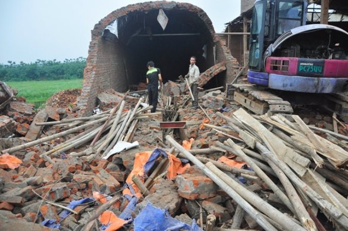 Hiện trường vụ sập vòm lò sấy gạch khiến 2 người chết, 1 người bị thương tại huyện Mê Linh, Hà Nội