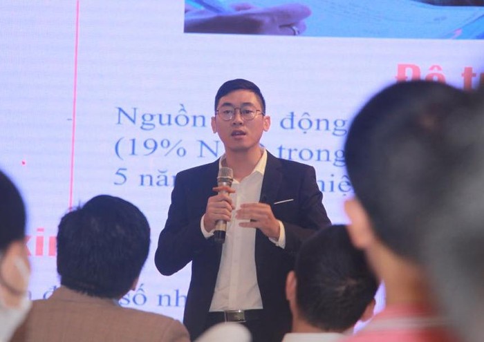 Nguyễn Hữu Huy Hoàng trong một lần làm diễn giả tại Hội thảo đối thoại khu vực Đông Nam Á về thực trạng và mô hình thúc đẩy thực hành tốt trách nhiệm xã hội trong ngành thuỷ sản tại Việt Nam vào năm 2021. Ảnh: Nhân vật cung cấp.