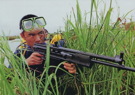 QBS-06 được sử dụng trong một cuộc tập trận của lực lượng người nhái PLA