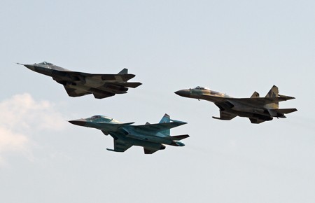 Su-34, Su-35 và Su-T-50 PAK-FA là 3 đại diện máy bay quân sự nổi bật đang tiếp nối những thành công lớn cho tập đoàn sản xuất máy bay Sukhoi.