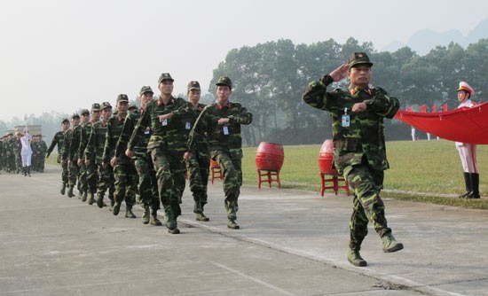 Đoàn của Học viện Quân y tiến qua lễ đài