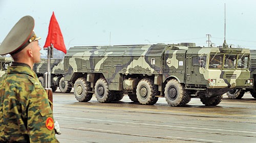 Các hệ thống phóng tên lửa Iskander của Nga trong một cuộc diễu binh ở Matxcơva - Ảnh: Reuters